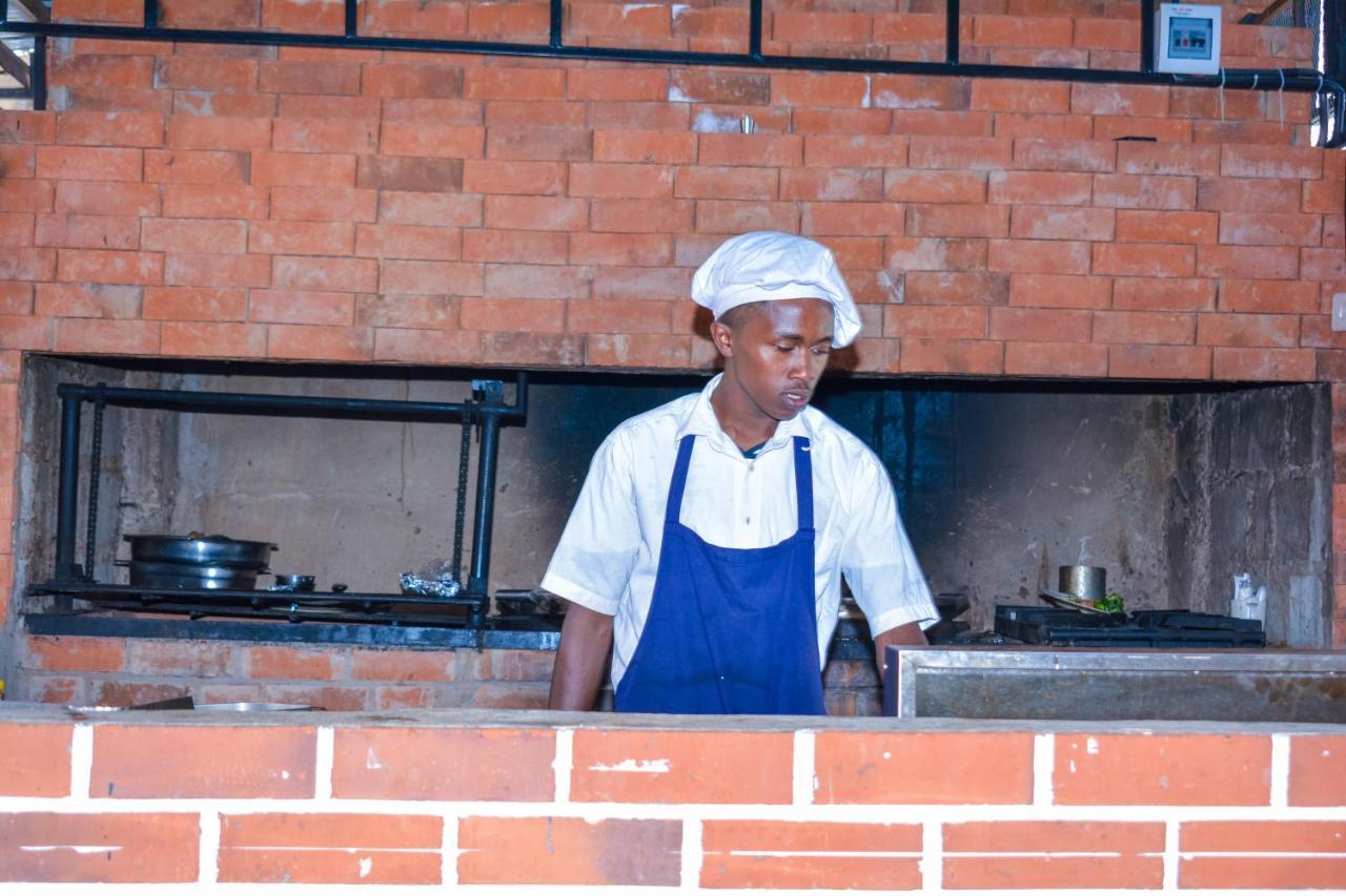 Omega Gardens Hotel Karatina Bagian luar foto